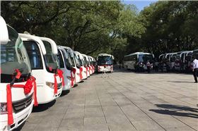 极悦娱乐流动图书车配送服务