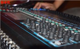 舞台音响设备故障检查维护