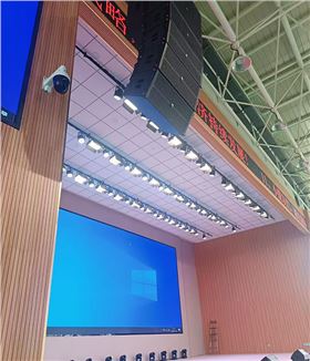 专业适配校园场景!极悦娱乐线阵音响点亮泉州某学校体育馆