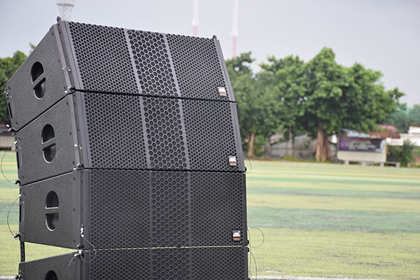 线阵音箱系统无线话筒步行测试